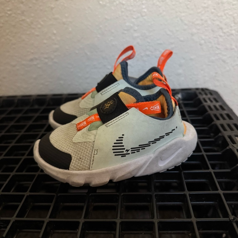 Nike Flex Runner 2 Barely Green Lazer Orange Toddler Sz 6